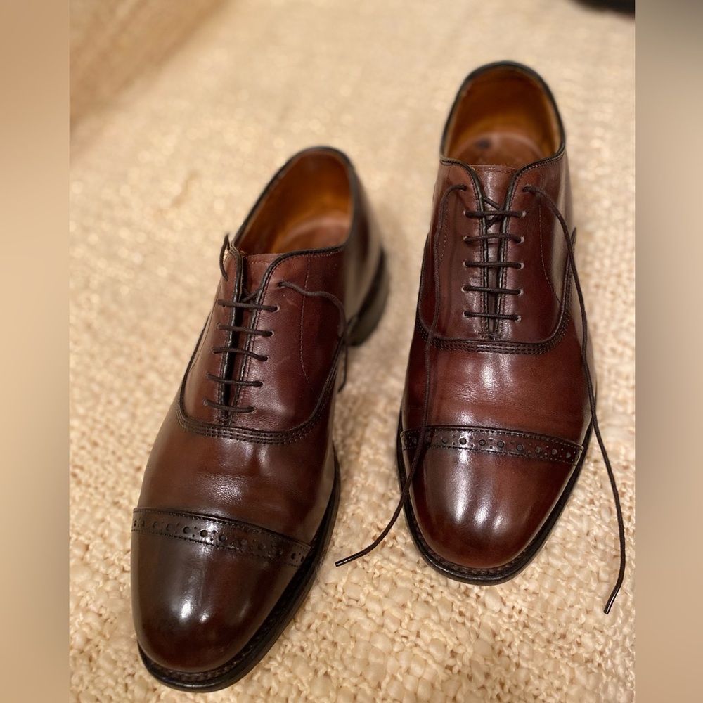 Allen Edmonds lace up Size 7.5 Cap-Toe Oxfords